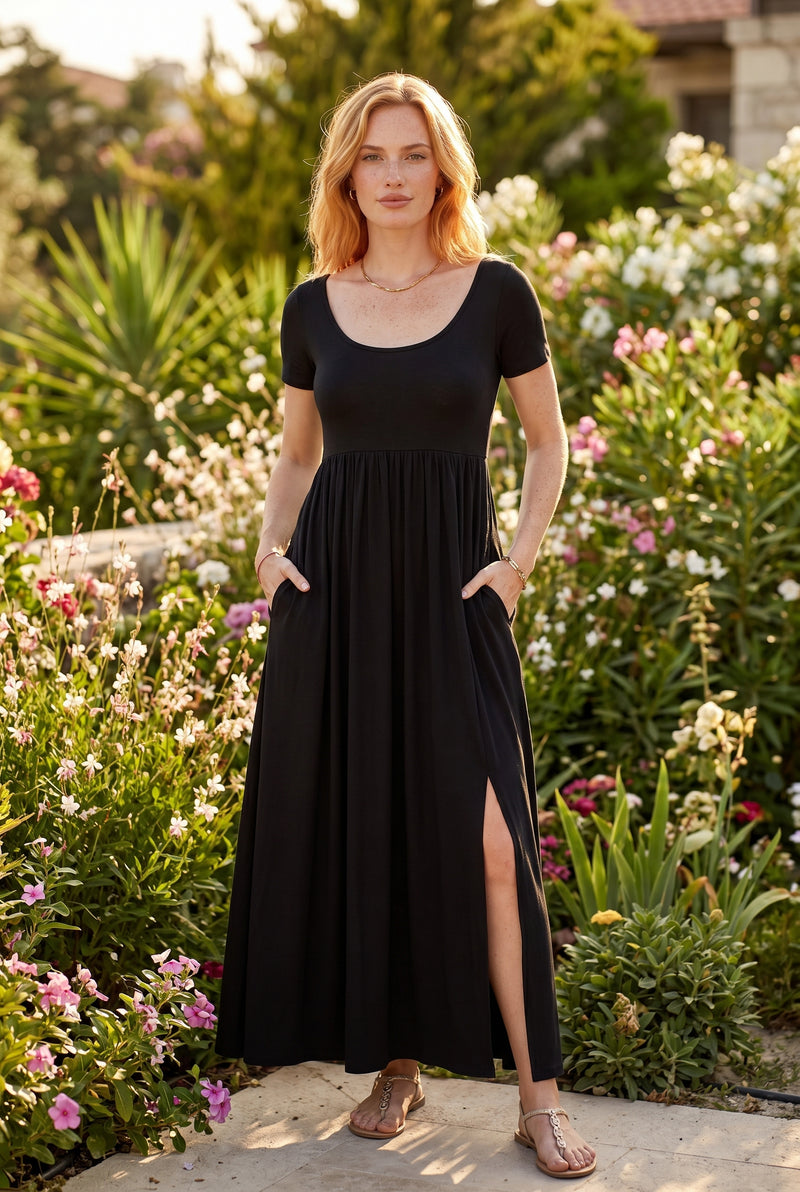 Kurzarm Maxikleid mit Rundhalsausschnitt und Schlitz in Schwarz