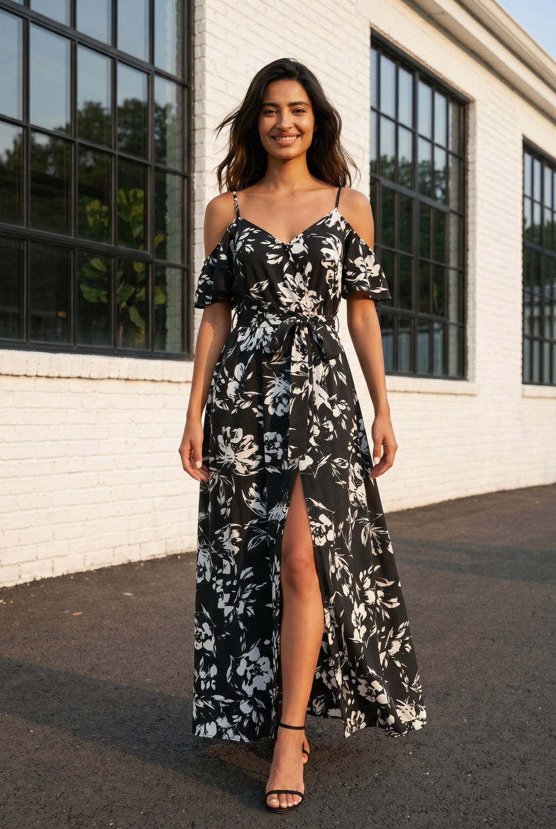 Schulterfreies Maxikleid mit Blumenmuster und Bindegürtel in Schwarz – Foto 2