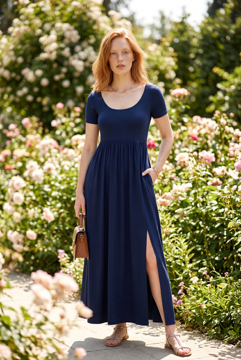 Kurzarm Maxikleid mit Rundhalsausschnitt und Schlitz in Marine – Foto 4