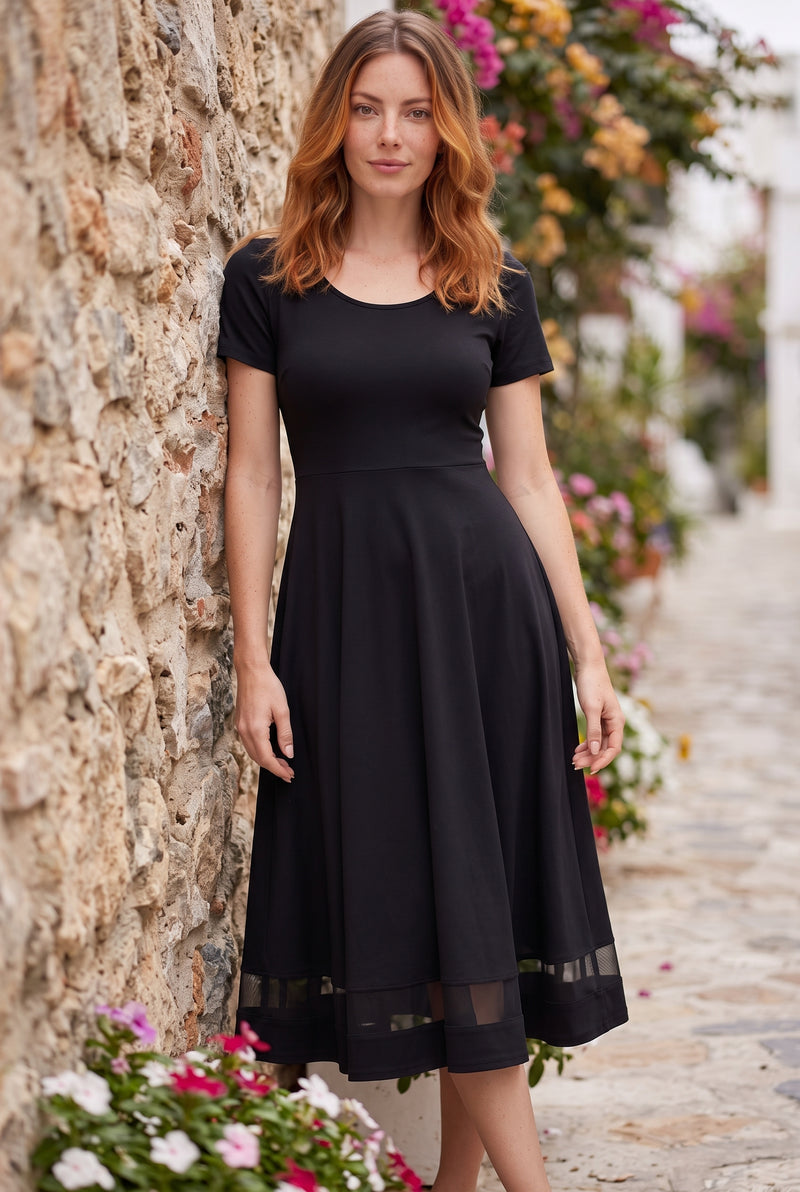 Kurzarm Midikleid aus Krepp mit Rundhalsausschnitt in Schwarz