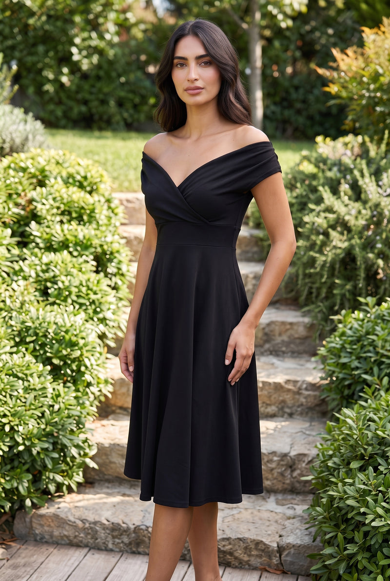 Schwarzes Midikleid mit schulterfreiem Wickelausschnitt – Foto 4