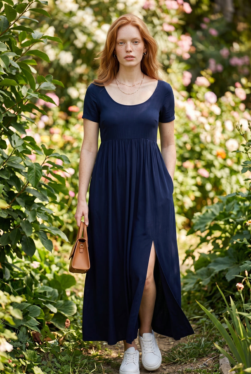 Kurzarm Maxikleid mit Rundhalsausschnitt und Schlitz in Marine – Foto 3
