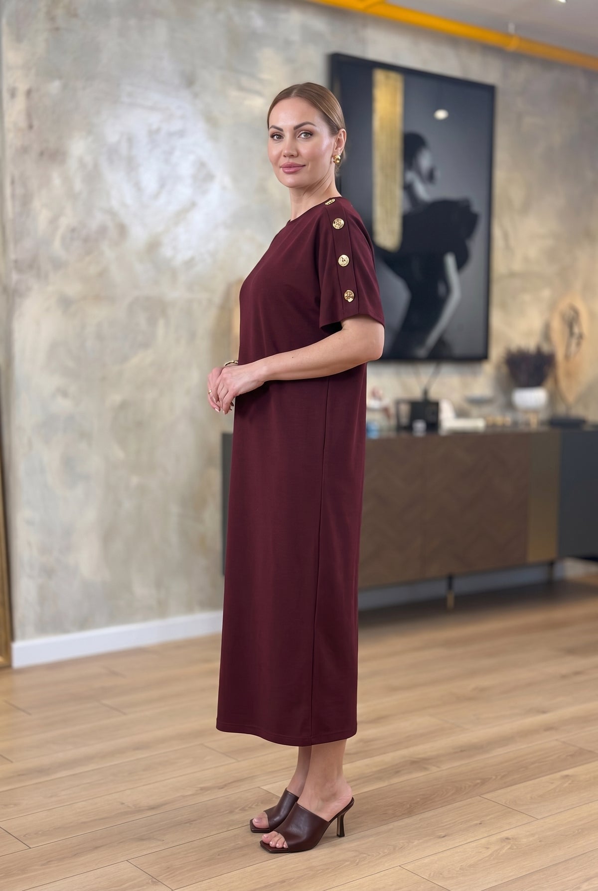 Short Sleeve Crew Neck Midi Dress with Shoulder Buttons in burgundy – photo 2