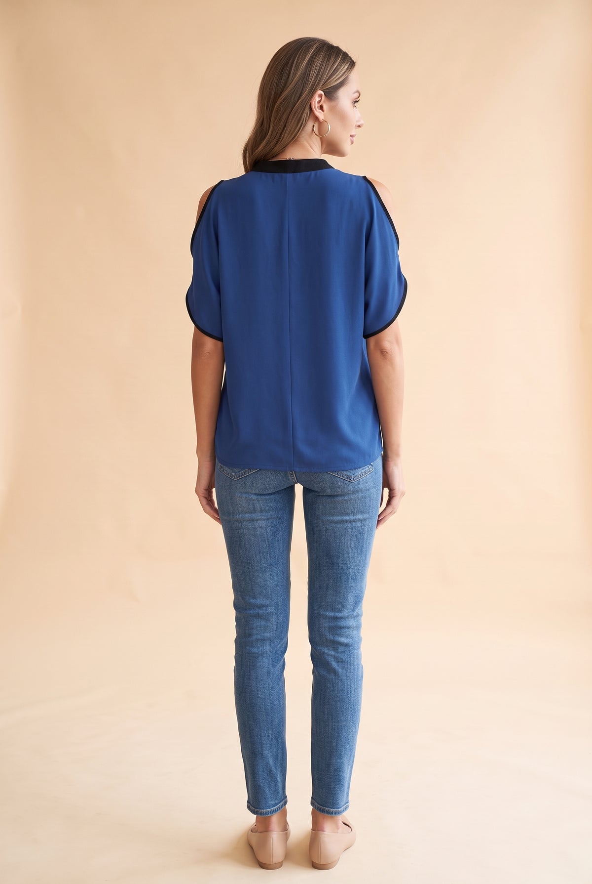 Short Sleeve V Neck Crepe Top with Cutouts in navy – photo 4