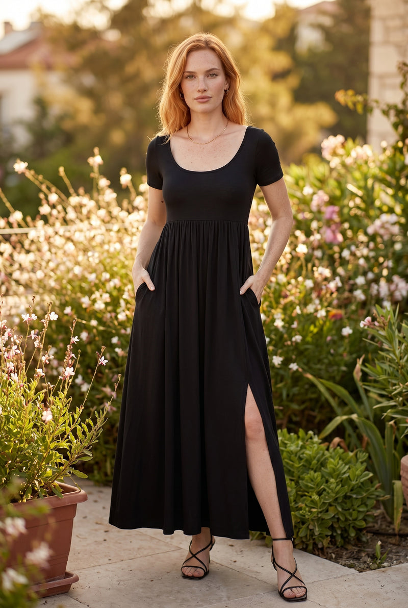 Kurzarm Maxikleid mit Rundhalsausschnitt und Schlitz in Schwarz – Foto 5