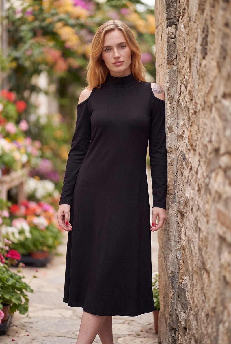 Schwarzes Midikleid mit Rollkragen und Cut-Outs
