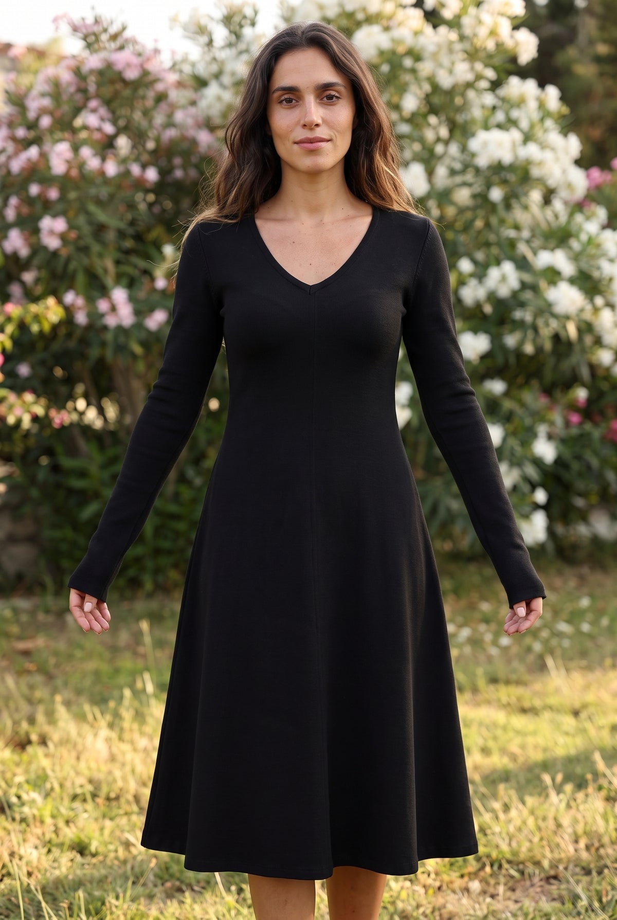 Robe midi noire à manches longues et col V – photo 5