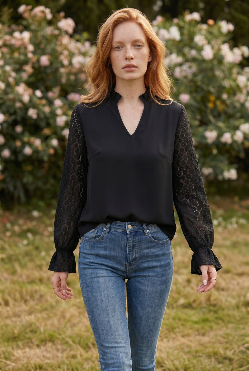 Top noir manches longues avec manches en dentelle et col V – photo 4