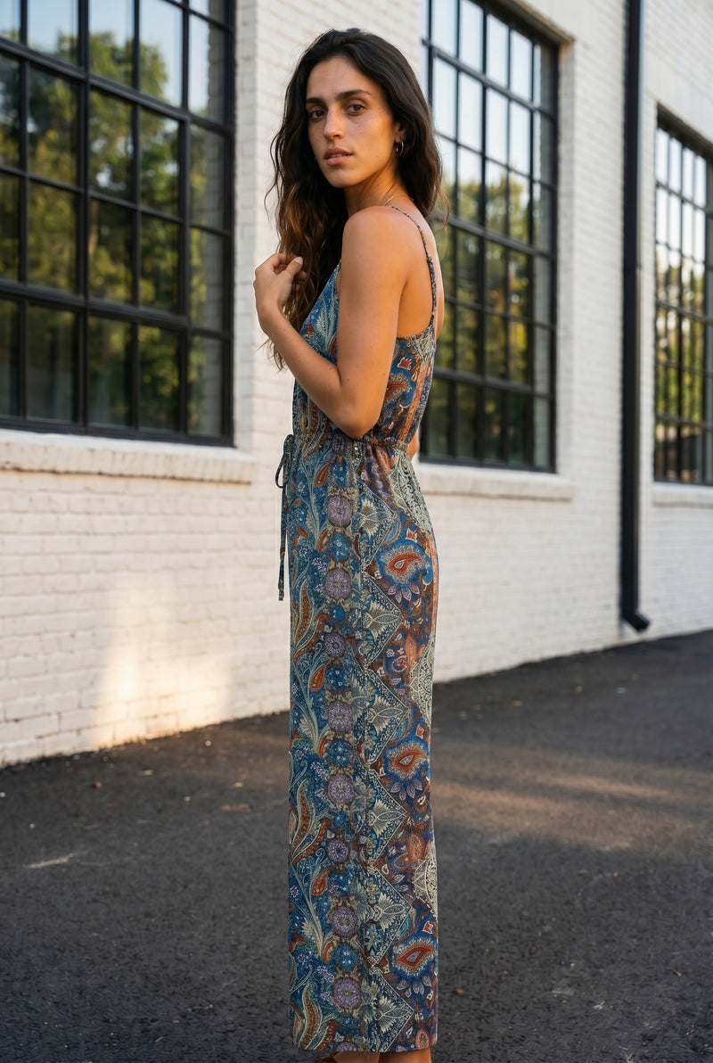 Bedruckter Jumpsuit mit weitem Bein und V-Ausschnitt in Gemustert – Foto 4