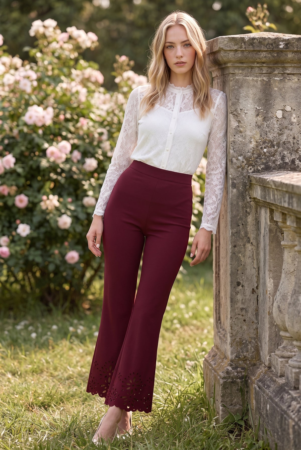 Pantalon Taille Haute en Crêpe à Ourlet Découpé, coloris bordeaux