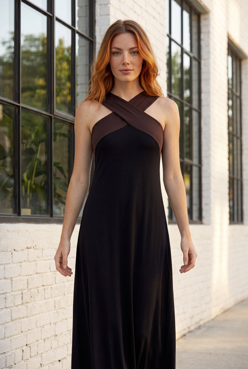 Schwarzes Maxikleid mit Neckholder und Farbblock – Foto 5
