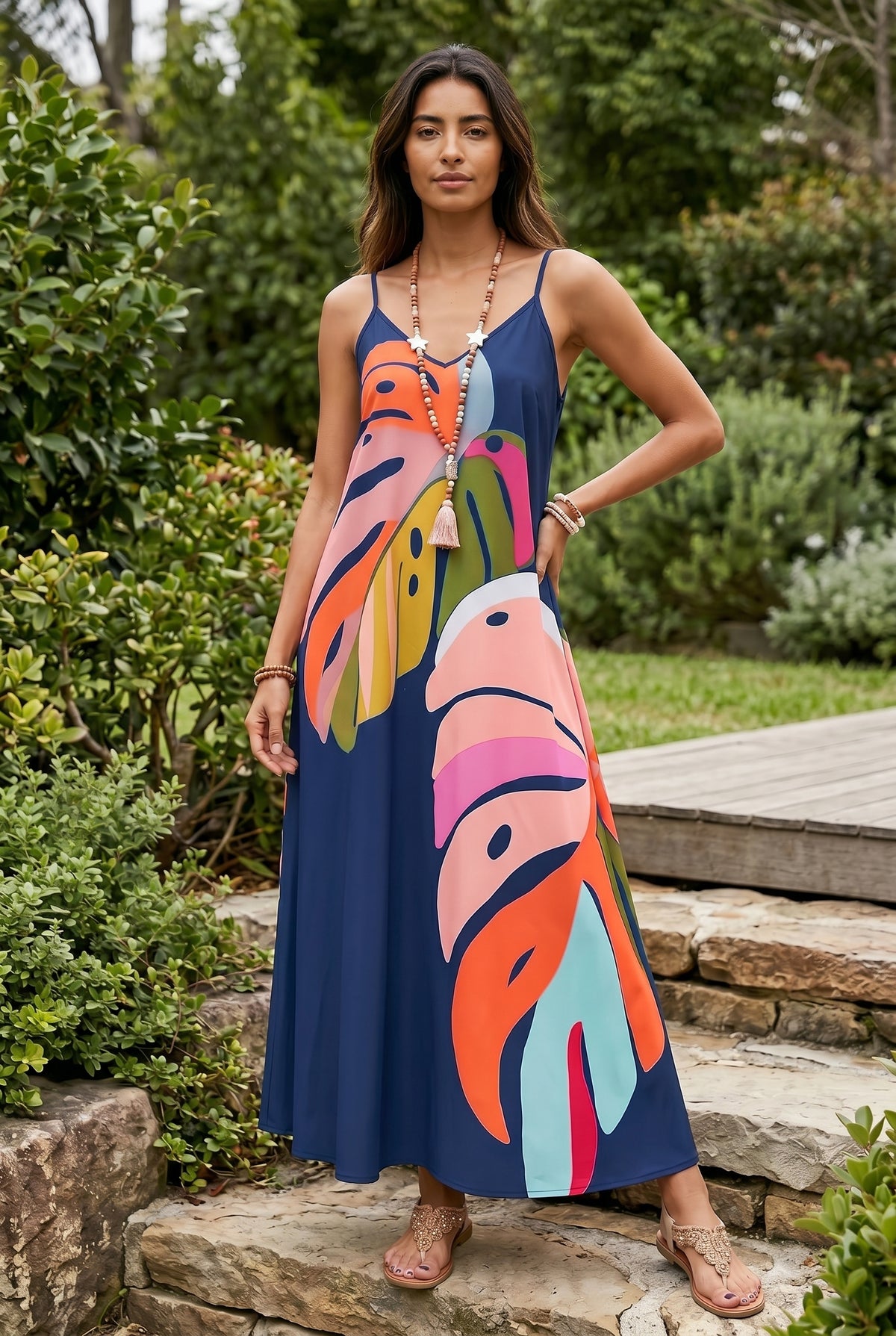 Maxikleid mit V-Ausschnitt und abstraktem Blätterdruck in Marine – Foto 4