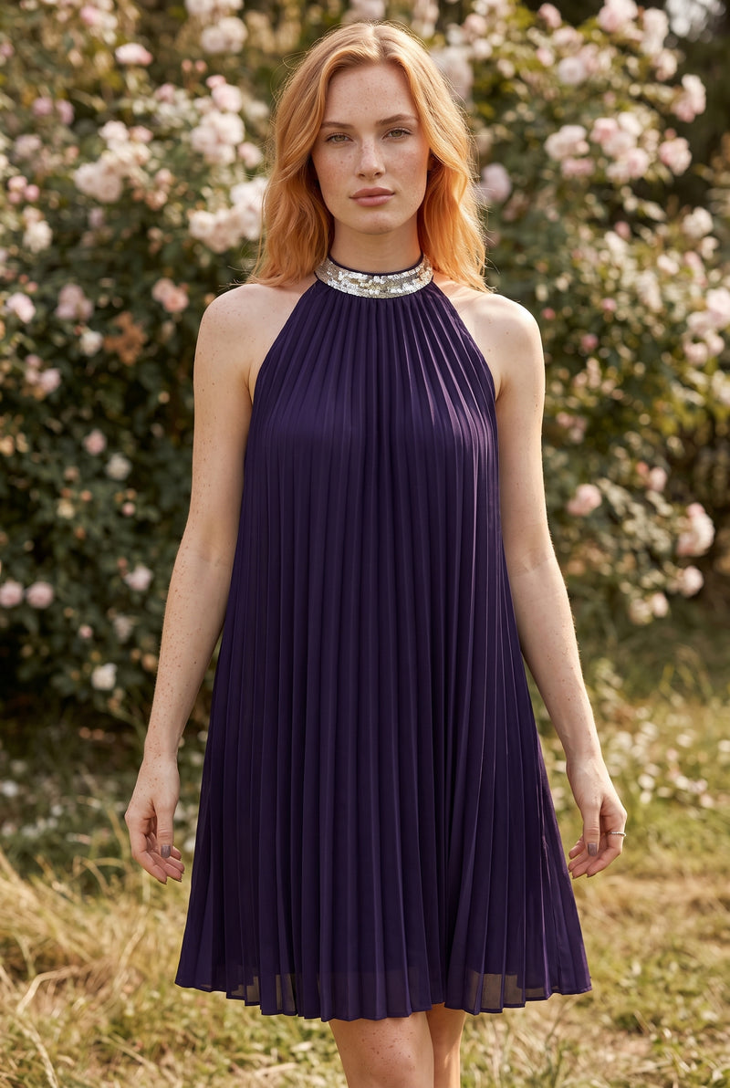 Robe courte plissée dos nu à col pailleté, coloris violet – photo 5