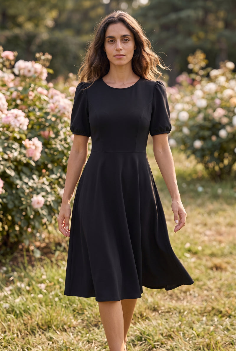Schwarzes Midikleid mit kurzen Puffärmeln und Rundhalsausschnitt – Foto 3