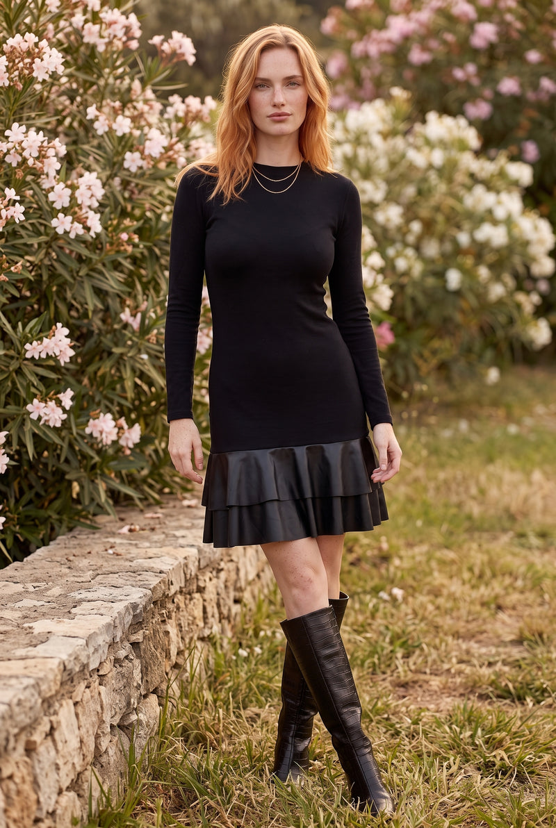 Robe courte noire manches longues à volants en cuir