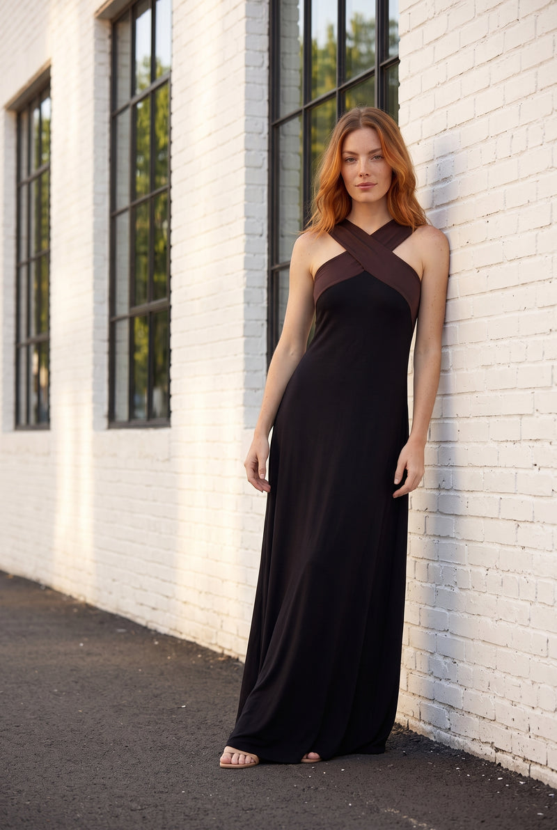 Schwarzes Maxikleid mit Neckholder und Farbblock