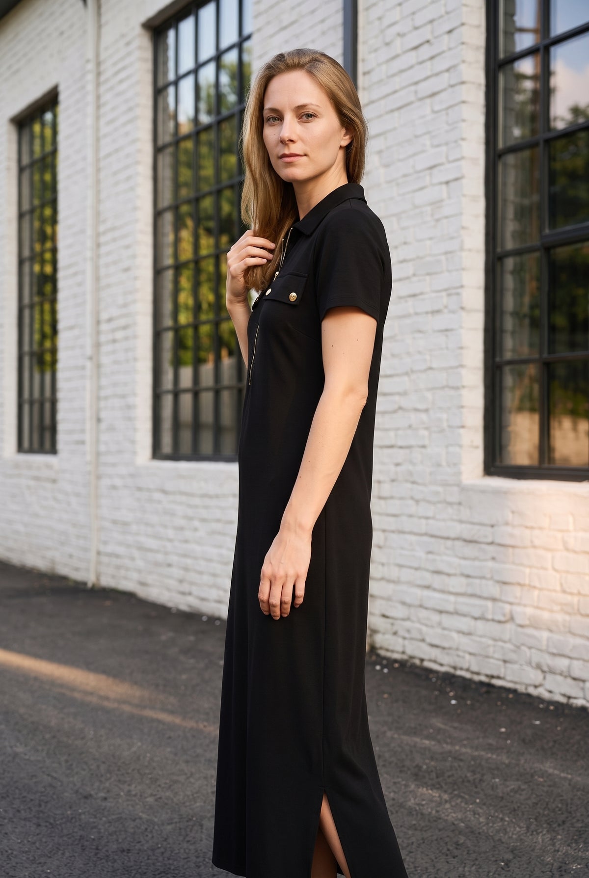Kurzarm Maxikleid mit Reißverschluss und Kragen in Schwarz – Foto 2