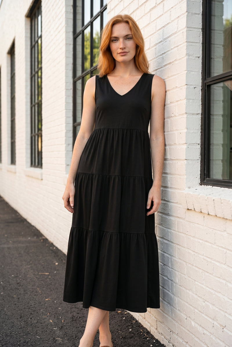 Ärmelloses Midikleid mit V-Ausschnitt und Stufen in Schwarz – Foto 2