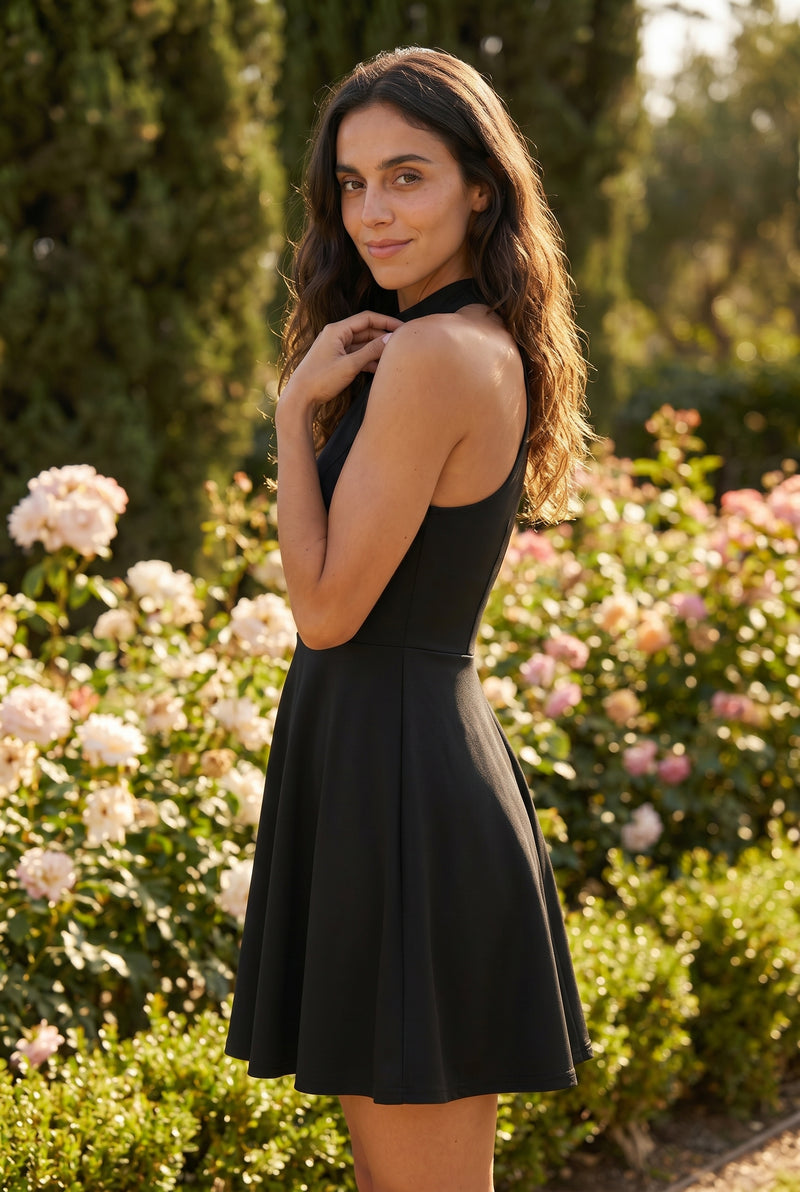 Neckholder-Minikleid aus Krepp mit Cut-out in Schwarz – Foto 2