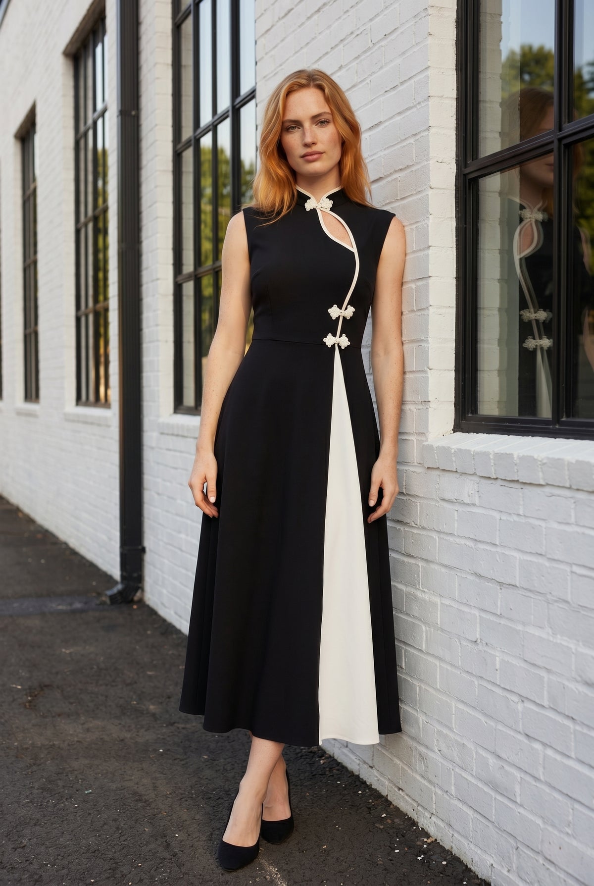 Ärmelloses A Linie Midikleid mit Stehkragen in Schwarz