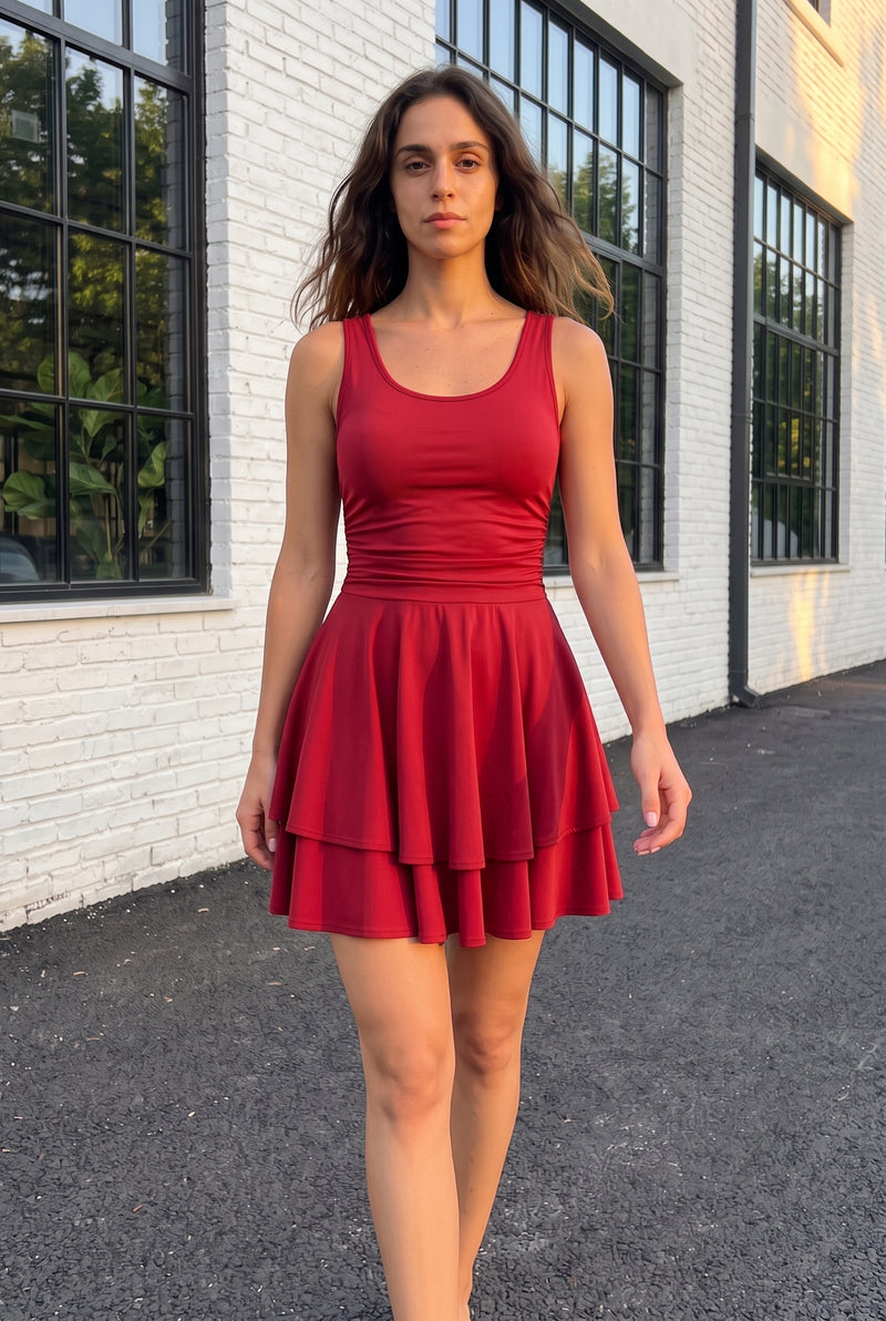 Ärmelloses Minikleid mit Rundhalsausschnitt und Stufenrock in Rot – Foto 3