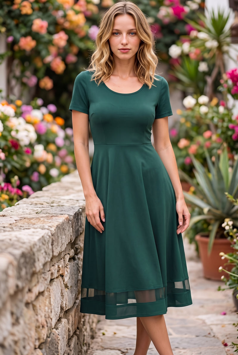 Kurzarm Midikleid aus Krepp mit Rundhalsausschnitt in Grün