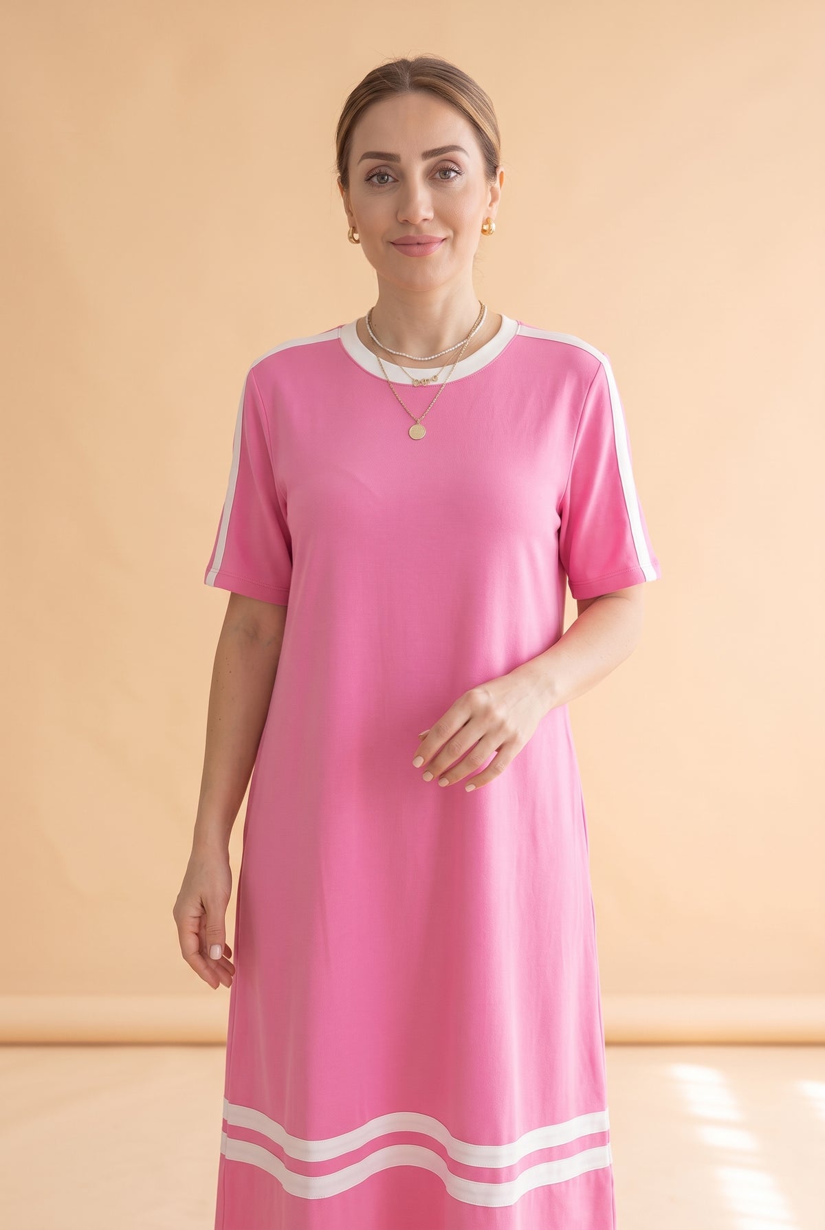 Short Sleeve Crew Neck Midi Dress with Contrast Trim in pink – photo 5