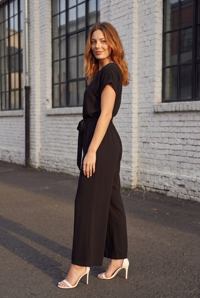 Short Sleeve Wide Leg Jumpsuit with Tie Waist in black – photo 4