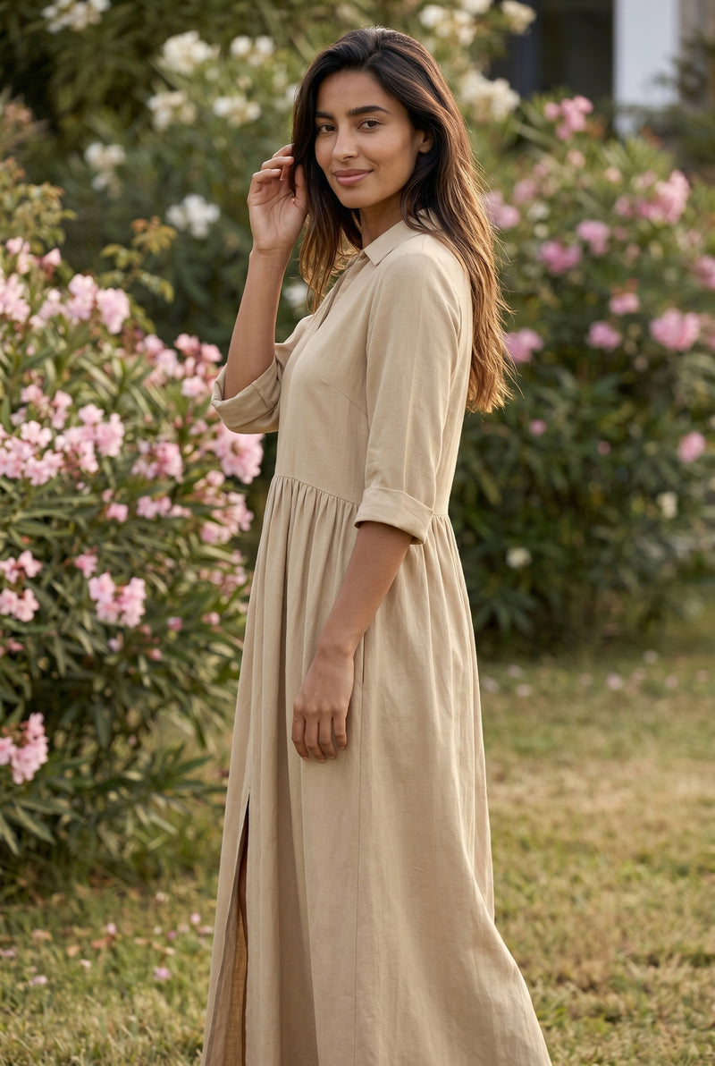 Maxikleid mit Kragen und 3/4-Ärmeln in Beige – Foto 2