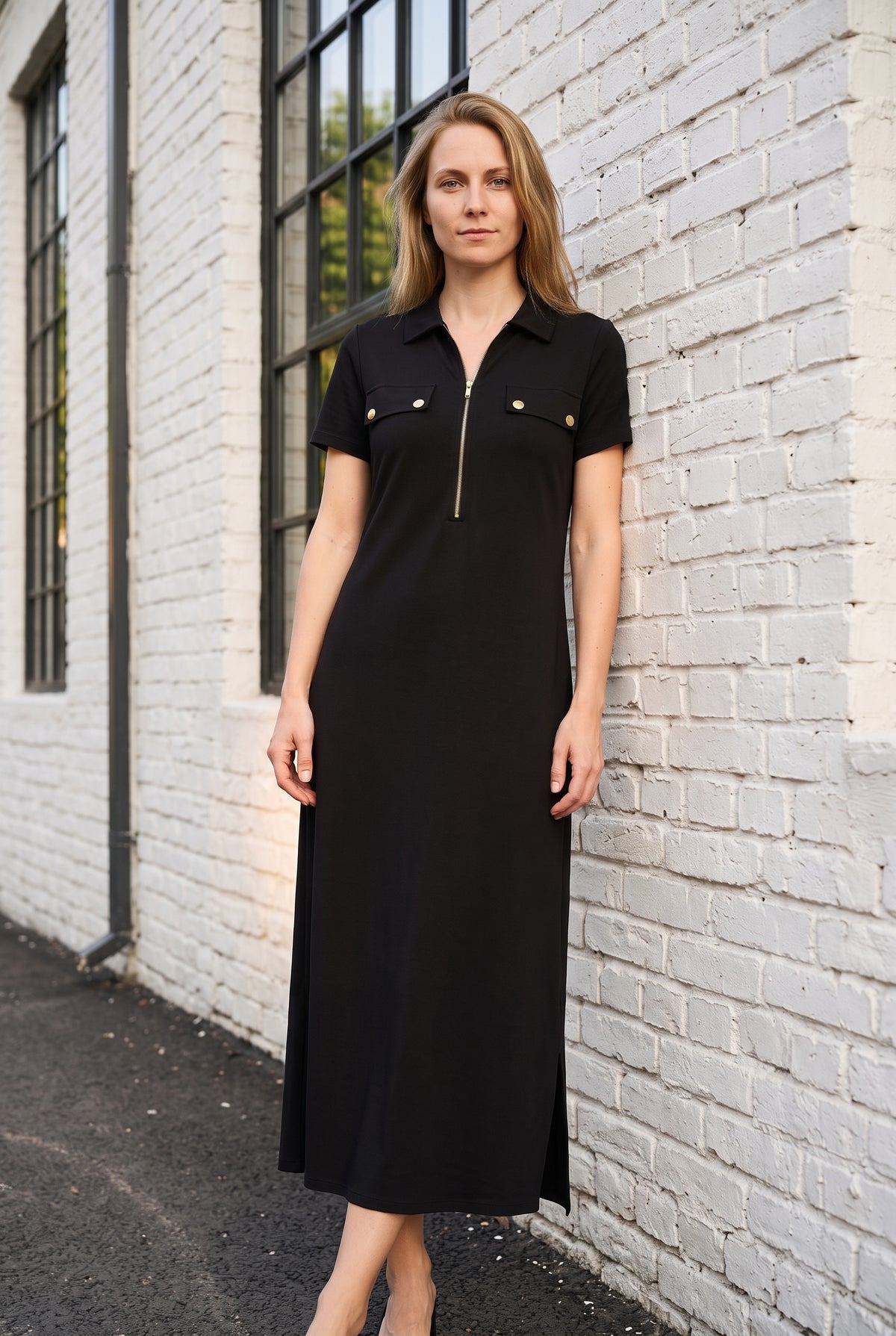 Kurzarm Maxikleid mit Reißverschluss und Kragen in Schwarz