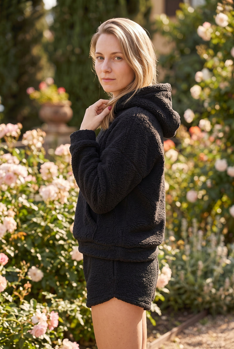 Schwarzes Fleece Set mit Kapuze – Foto 2